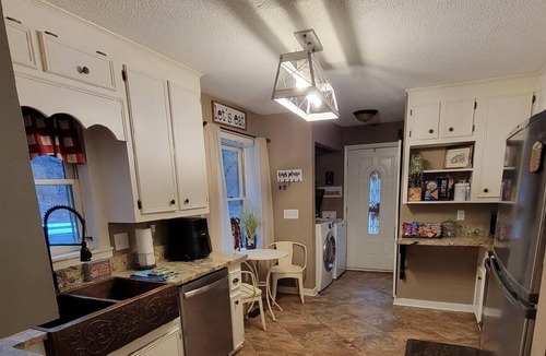 Franklin Cabin | Romeo's Retreat fun family friendly mountain home w/hot tub & game room for 10