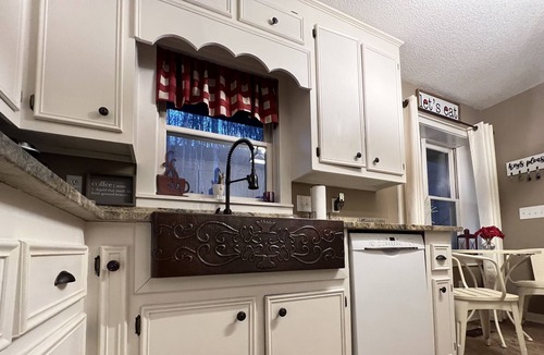Franklin Cabin | Romeo's Retreat fun family friendly mountain home w/hot tub & game room for 10