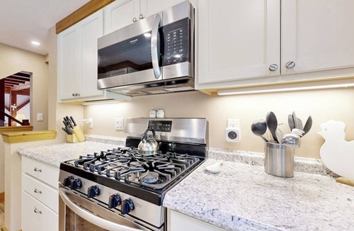 Southport Cabin | Romley House | Deck & New Luxe Kitchen | Near Boothbay Harbor