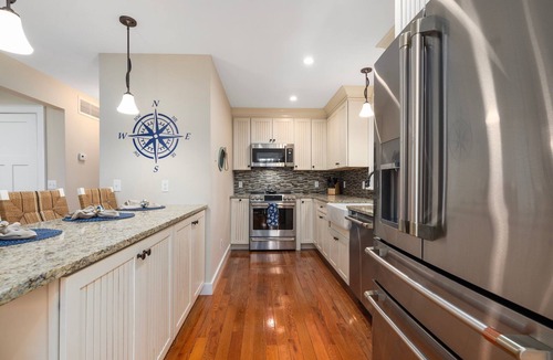 Narragansett Pier House | Roof Top Retreat! Only Steps to Boon St Market and Narragansett Sea Wall!