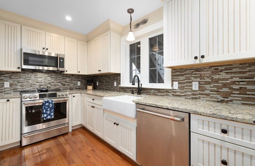 Narragansett Pier House | Roof Top Retreat! Only Steps to Boon St Market and Narragansett Sea Wall!