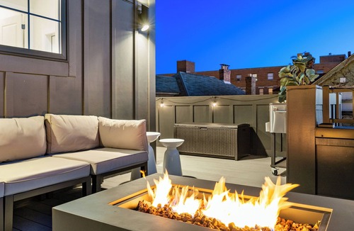 Franklin Park House | Rooftop Deck, Hot Tub, Speakeasy, Columbus Luxury