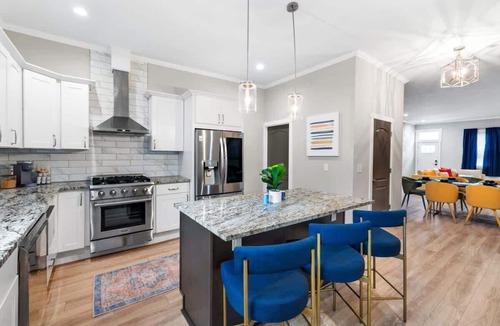 Lower Lawrenceville House | Rooftop Patio, Projector, Pet-friendly & Parking