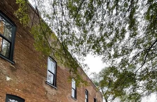 Chester Bed & Breakfast | Room 11-Black & White Commitment Suite -B&L Inn