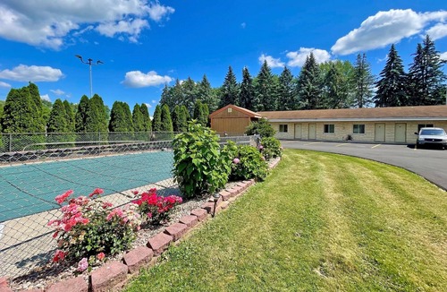 North Tonawanda Hotel | Room w/King Bed, Scottish Inns, Free Parking, few Minutes from Niagara Falls