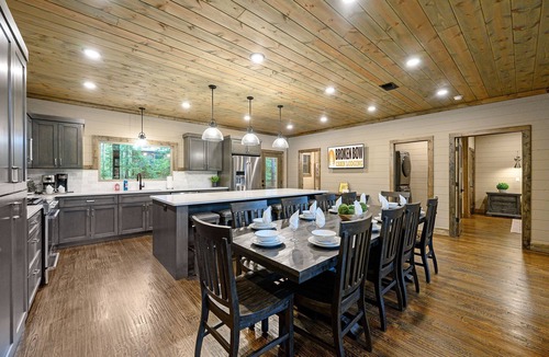 Hochatown Cabin | # Rosé All Day # Luxury Broken Bow Cabin with Four King Suites, Huge Game Loft