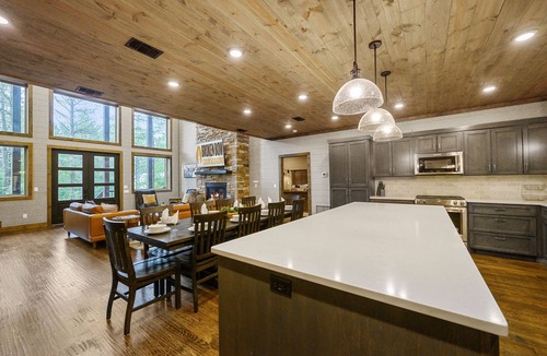 Hochatown Cabin | # Rosé All Day # Luxury Broken Bow Cabin with Four King Suites, Huge Game Loft