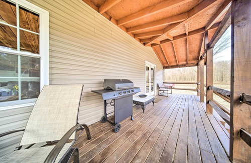 Spartansburg House | 'Rose Valley House': Yard, Deck + Game Room!