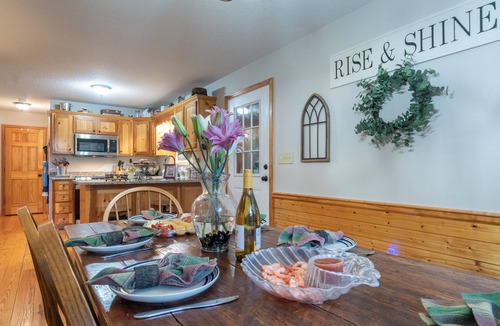 Helen Cabin | Rosen Retreat | 3BR Cabin with hot tub, pool, game room, and fireplace