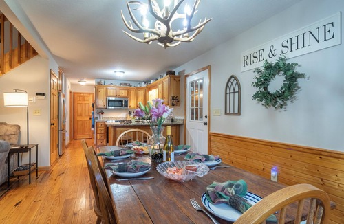 Helen Cabin | Rosen Retreat | 3BR Cabin with hot tub, pool, game room, and fireplace