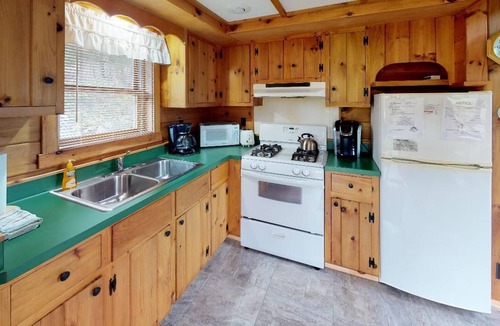 Sabinsville Cabin | Rough Cut Lodge - Oak Cabin