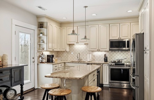 Leesburg's Old and Historic District Cottage | Royal Heritage Home @ Historic Leesburg