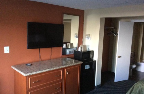 Green Acres Hotel | Royal Inn