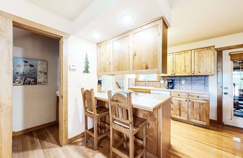 Reeds Spring Cabin | Rustic 1BR Cabin - SCREENED PORCH - Resort Pool
