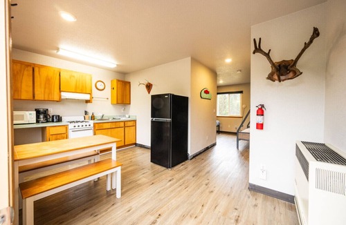 Kalifornsky Cabin | Rustic Cabin Near Kenai River | The Guide`s Den