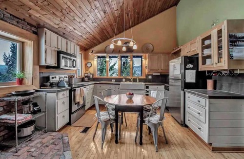 Great Valley House | Rustic Cabin, Wood Fireplace & Large Deck