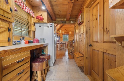 Jasper Cabin | Rustic Cedar Roost Private Balcony Best Views