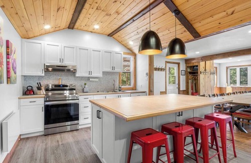 Saint-Faustin-Lac-Carre Cabin | Rustic & Charming Mont Blanc Chalet+ Private Spa