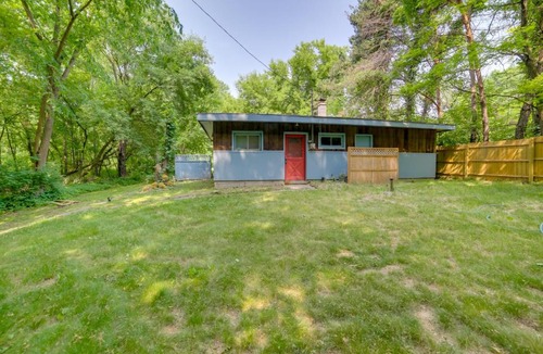 Fenwick House | Rustic Cottage with Fire Pit & Private Yard!
