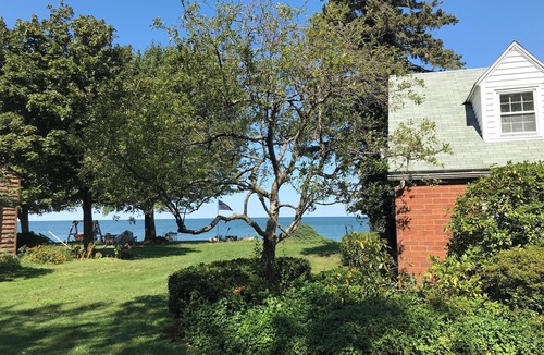 Madison-on-the-Lake Cottage | Rustic, Cozy 3-bedroom Cottage Directly on Lake Erie with WiFi,