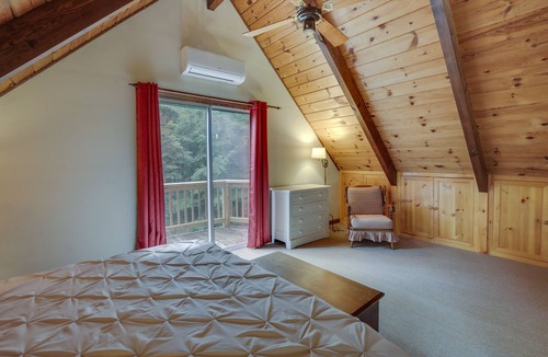 West Bridgton Cabin | Rustic, Cozy Cabin w/ Easy Ski and Beach Access!