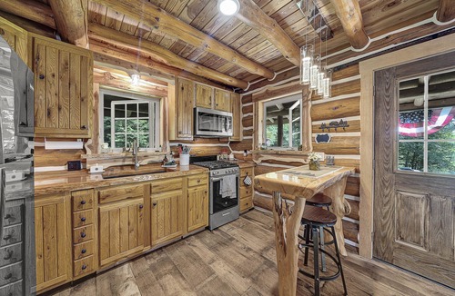 Coudersport Cabin | Rustic Log Cabin close to Cherry Springs - Stargazing, Hiking, Fishing, & more!