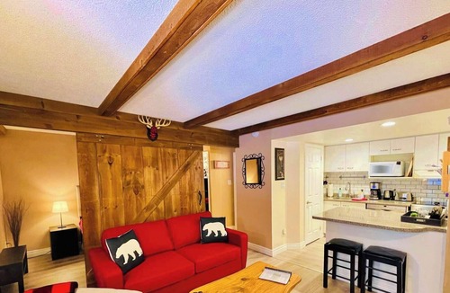 Craigleith Condo | Rustic Mountainside Chalet