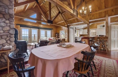 Liberty Cabin | Rustic Mountainside Cabin: “Liberty Lodge”