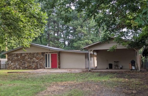 Morrilton House | Rustic River Valley House