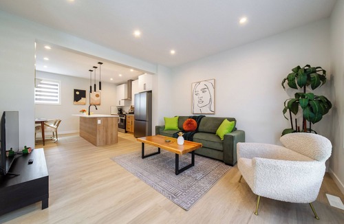 West Edmonton House | RusticModern3CornerSuite | KingBED | Parking | WEM | wifi