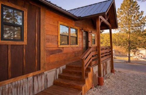 Ruidoso House | Rustline Haus Cabin with Hot Tub Walk