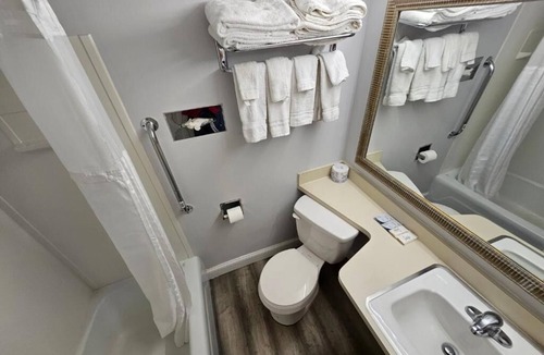 Auburn Hotel | Saffron Inn