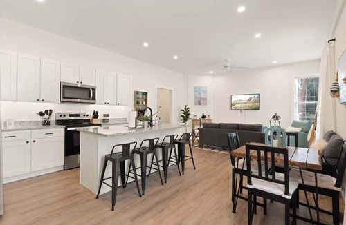 Brunswick House | Salt on Wolfe - 15 Min to Beach/Near Restaurants