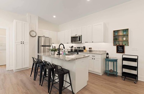 Brunswick House | Salt on Wolfe - 15 Min to Beach/Near Restaurants