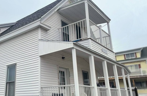 Old Orchard Beach Condo | Salty Air Suites, B: Easy to walk in, One level, 3 beds, ocean views.