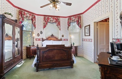 Bonham Bed & Breakfast | Sam Rayburn Suite Quiet Bonham Stay