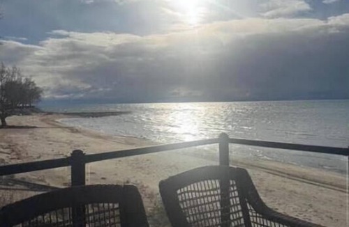 Selkirk Cottage | SANDY BEACHFRONT cottage with HOT TUB and FIRESTOVE