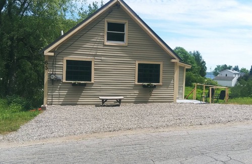 Sandy Point House | Sandy Point Brook side Coastal Cottage- Easy Shores