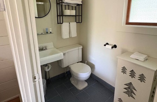 Saratoga Springs Apartment | Saratoga Garden Motel - Room 8