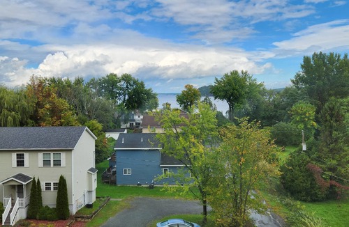 Malta House | Saratoga house overlooking the lake