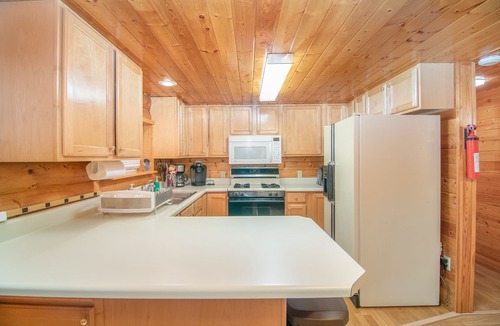 Ridgeway Cabin | Sashas Place Kenai River Alaskan Log Cabin with HOT TUB - Maintained Daily