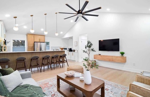 Cuyahoga County House | Sauna - 2 Kings - Sleeps 8 - Near Cleveland
