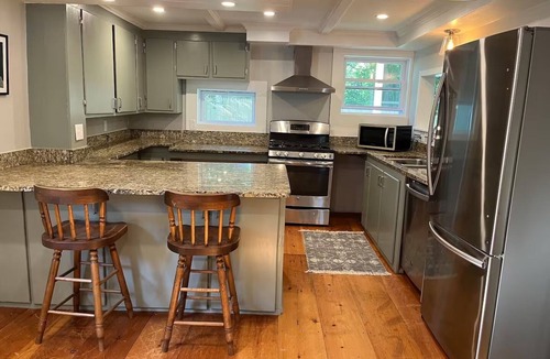 Cash Corner House | SAUNA - Spacious and Centrally Located! Two Connected Apartments- Sleeps 11