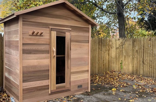 Cash Corner House | SAUNA - Spacious and Centrally Located! Two Connected Apartments- Sleeps 11