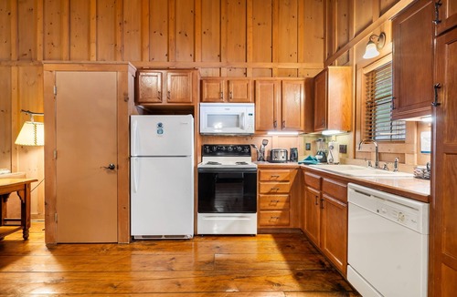 Branson Cabin | Scenic Branson Resort Cabin for Getaways