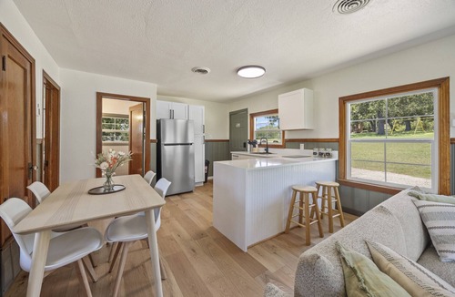 Madill Cabin | Scenic Lake Retreat for groups & Families | 4 private cabins- sleeps 22