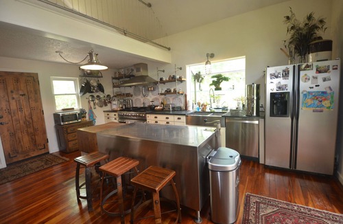 Caroline Cabin | Scottland Yard Farm's Wisteria Glamp