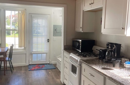 Pine Point House | Sea-clusion by the sea! Cozy cottage within step of the beach!
