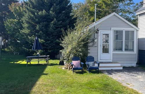 Pine Point House | Sea-clusion by the sea! Cozy cottage within step of the beach!