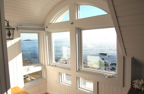 Peaks Island House | Sea Glass - Peaks Island Backshore oceanfront cottage with stunning views!